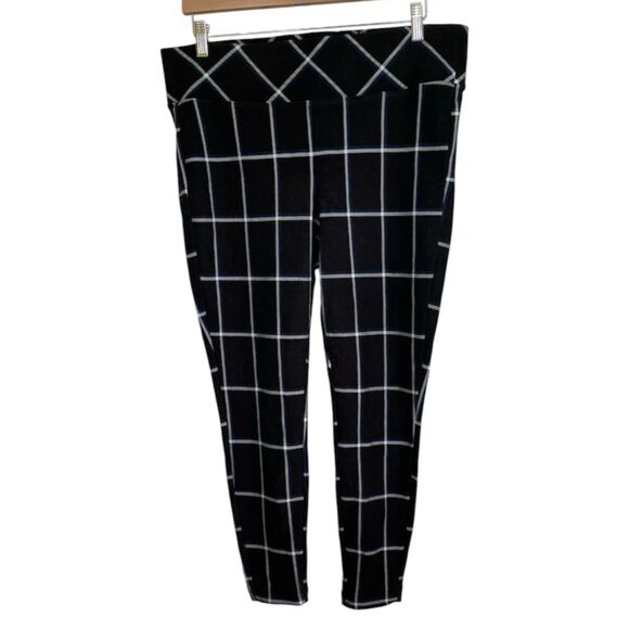 Torrid Studio Pants Women's Size 1 (36x26) Black Plaid Pull On Pixie Leggings - Picture 1 of 11